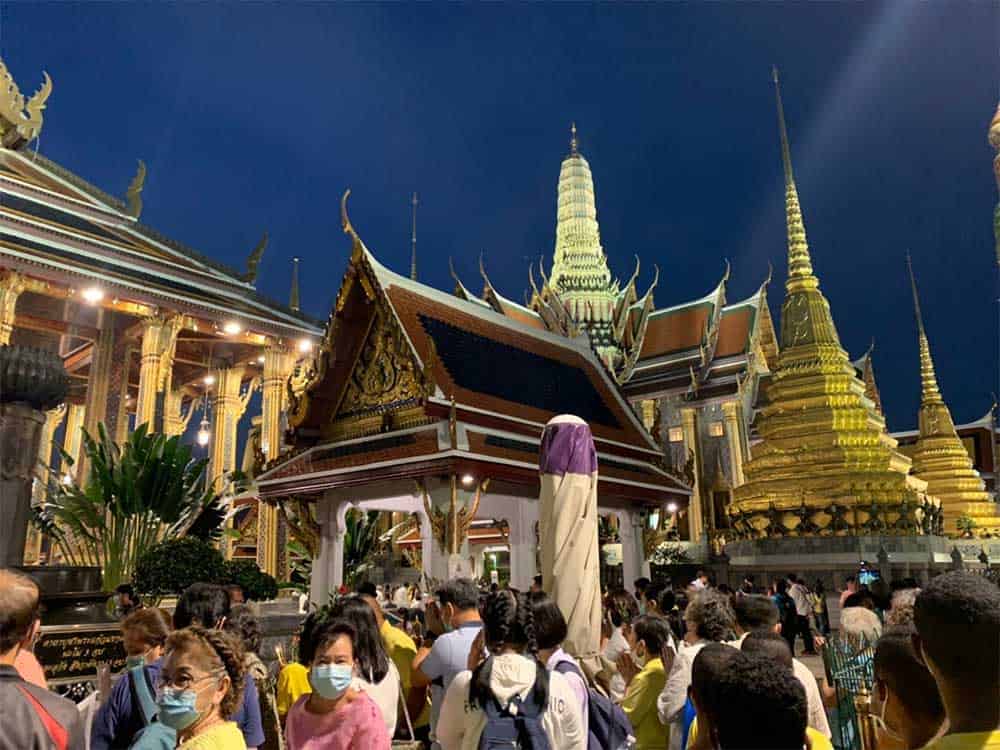 Touristes au wat phra kaew
