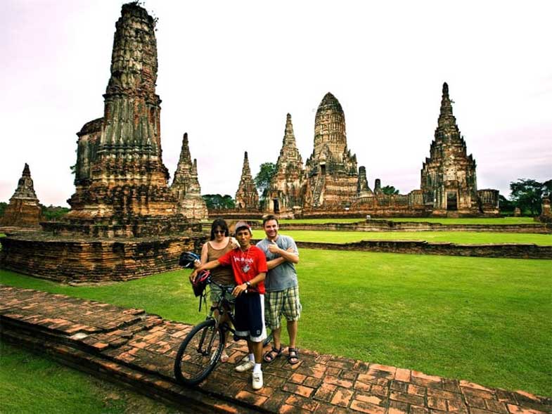 Balade en vélo dans le parc historique d'Ayutthaya